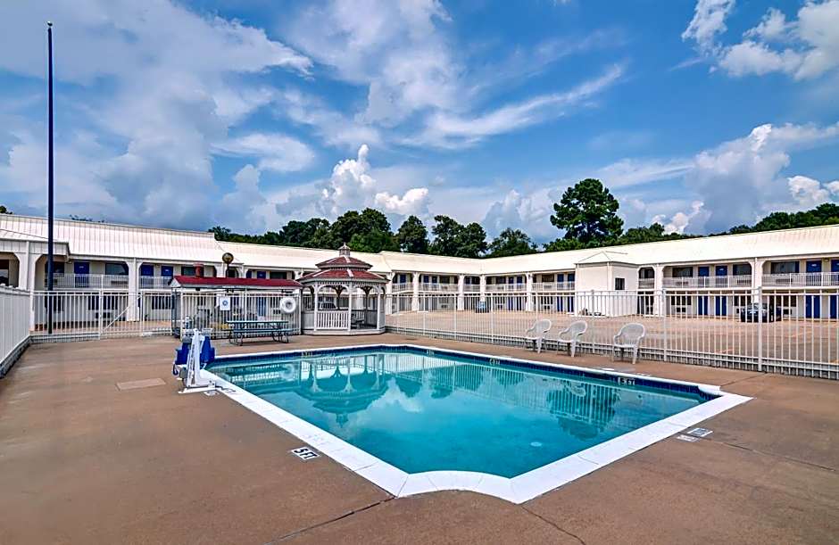 Motel 6-Lindale, TX