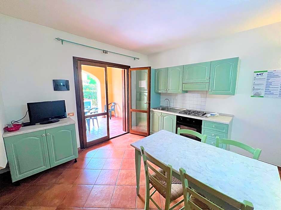 ISS Travel Apartaments, Via del Tirreno 300 m from la Cinta beach