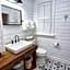 Historic Home Family Friendly Close to Seawall