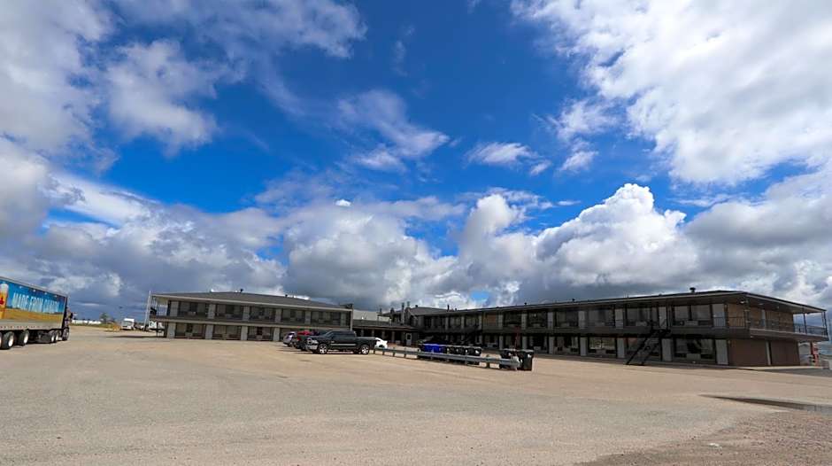 Super 8 by Wyndham Hearst ON