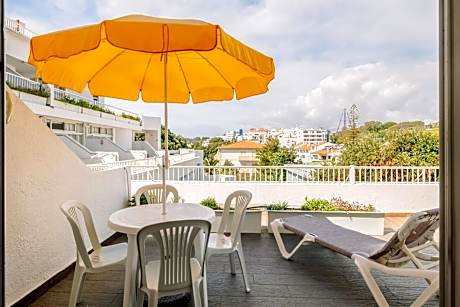 ONE BEDROOM APARTMENT FOUR ADULTS