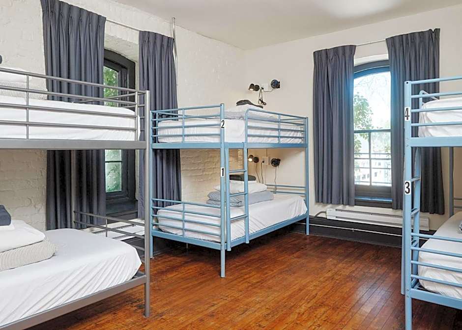 Saintlo Ottawa Jail Hostel