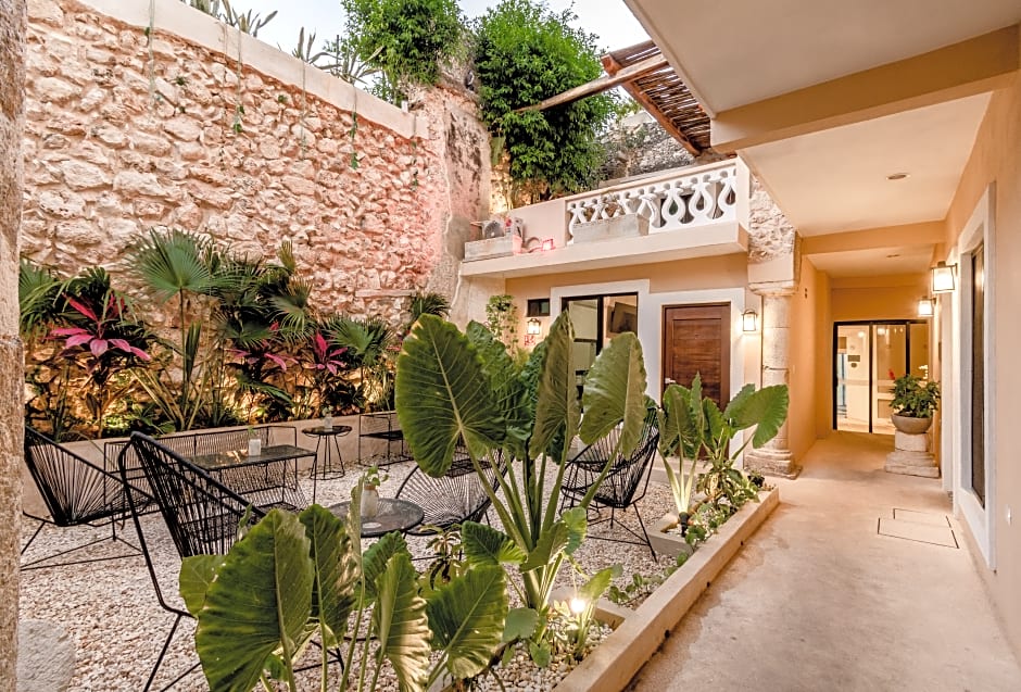 Hotel Colonial Zaci by GuruHotel