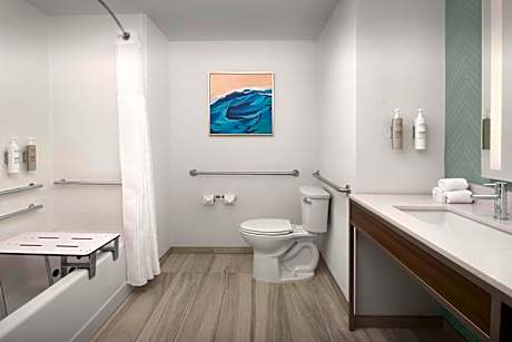 2 Qn Acc Rm W/Bathtub