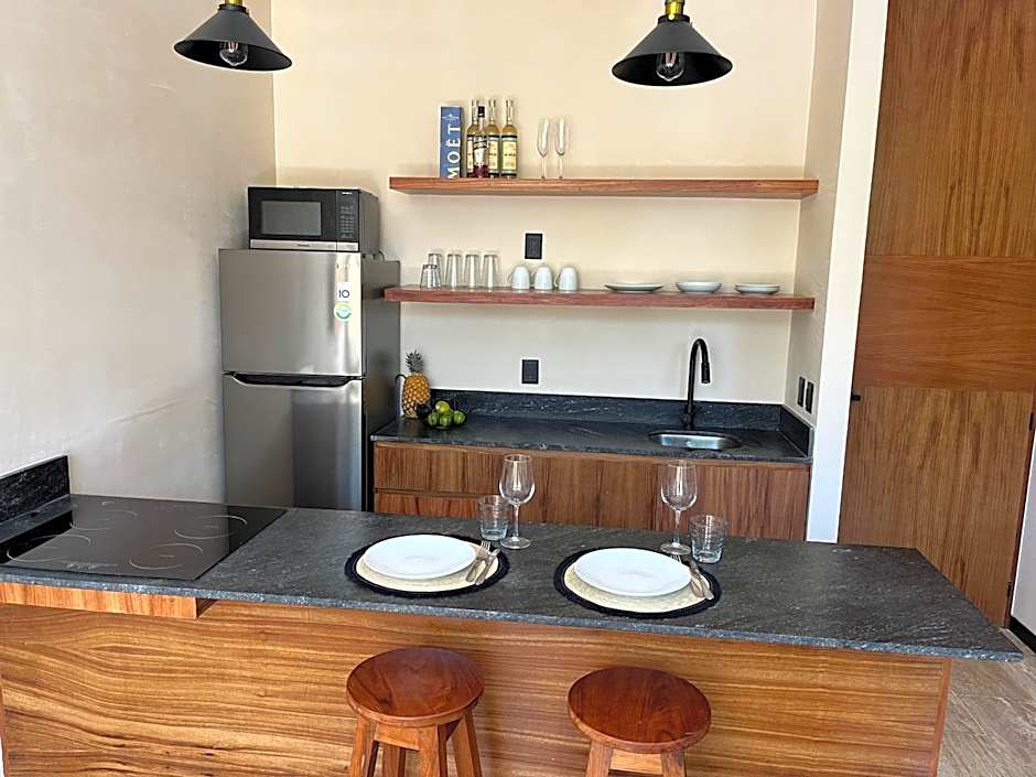 Studio w/Plunge Pool & Kitchen