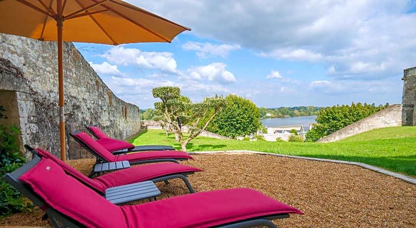 Le Chateau de Candes, sa Tour et ses Suites.