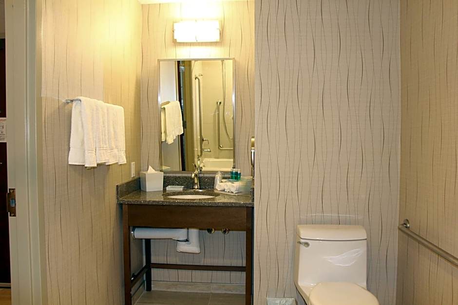 Holiday Inn Express & Suites Cold Lake By IHG