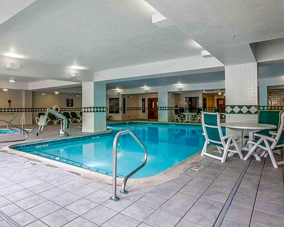Comfort Inn & Suites Near Burke Mountain