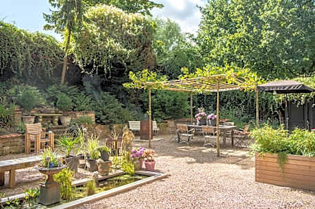 Apartment with Garden View
