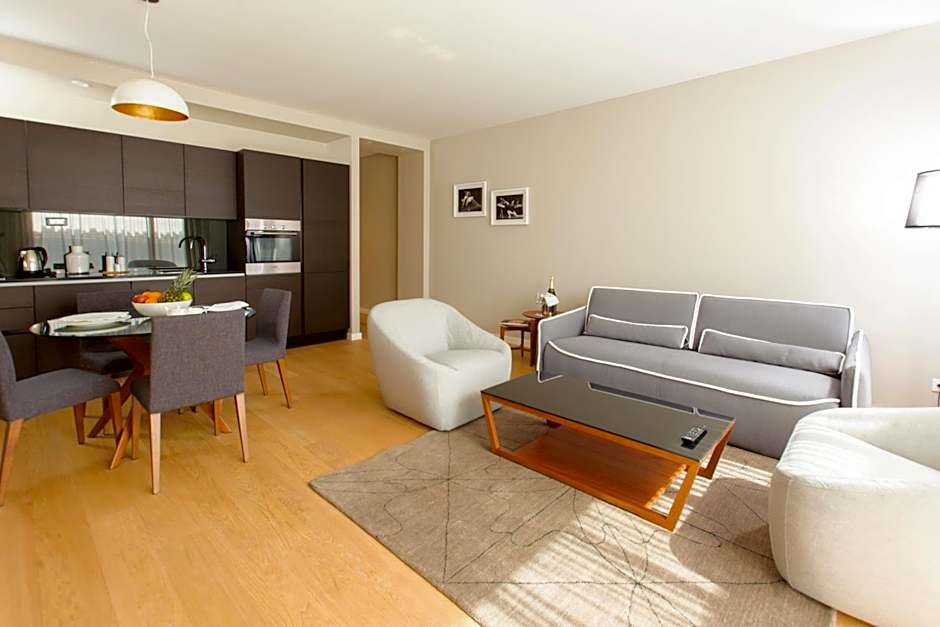 Residence by Vestibul Palace