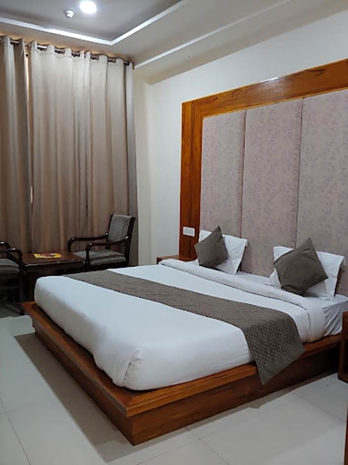 Goroomgo Sunroof Hotel & Banquet Zirakpur