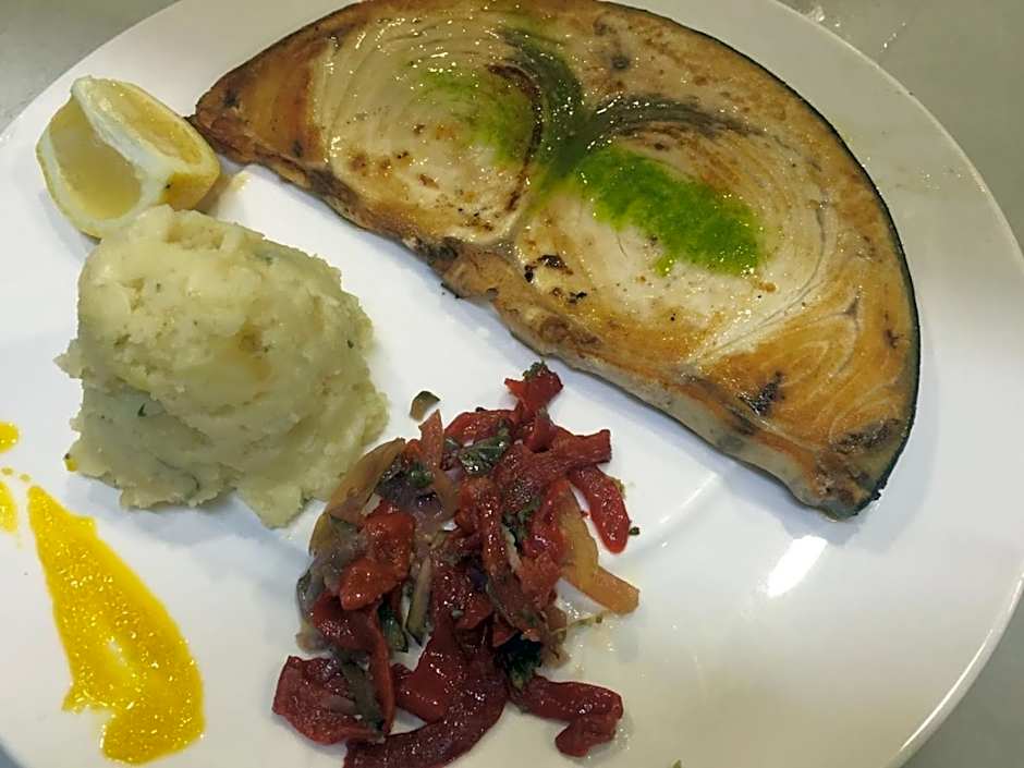 Albenzaire Hotel Asador