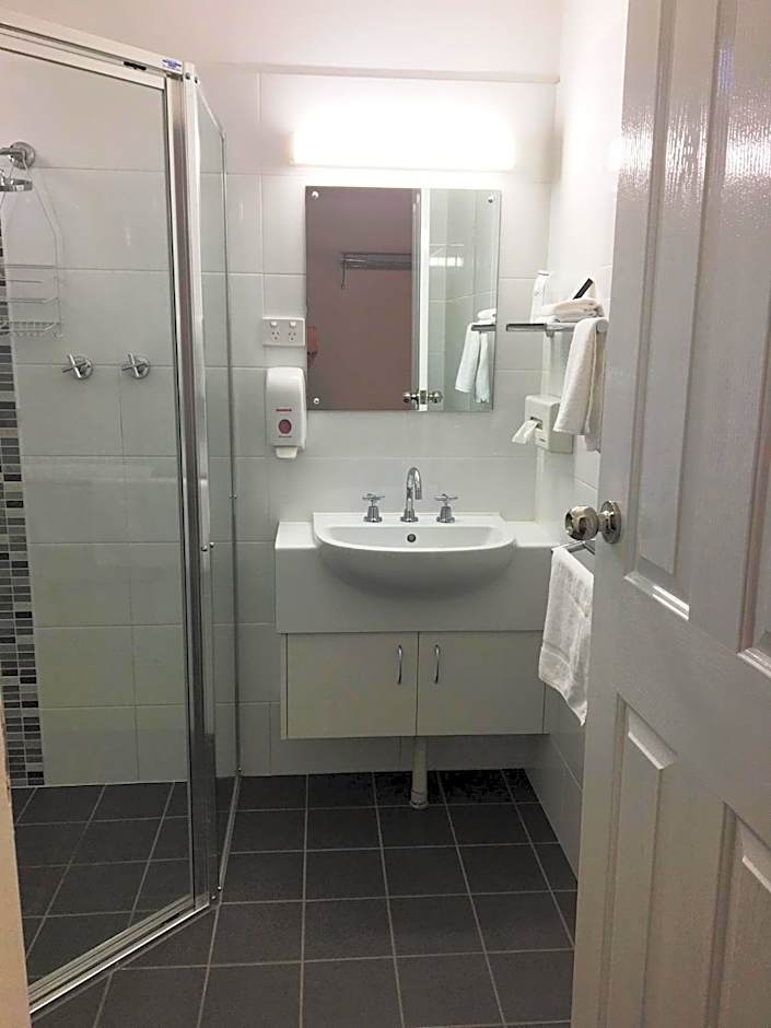 Nicholas Royal Motel - No Pets Allowed