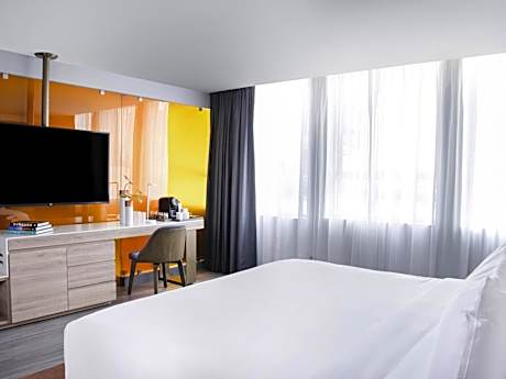 Superior Skyline King Room