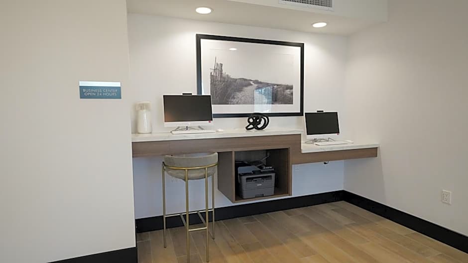La Quinta Inn & Suites by Wyndham Santa Cruz