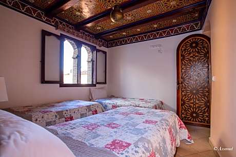 Basic Triple Room with Shared Bathroom