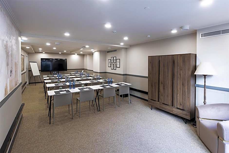 Via Sants Hotel Barcelona, Tapestry Collection by Hilton