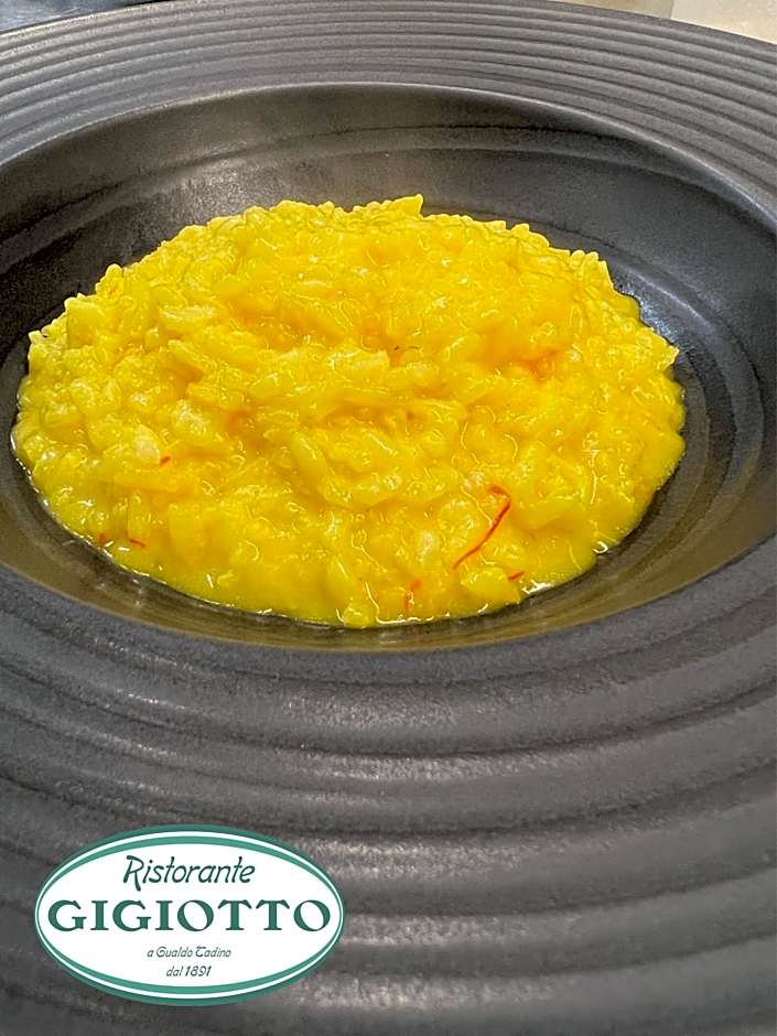 GG8 Restaurant & Hotel