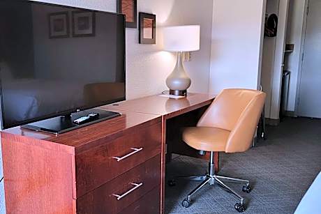 1 King Bed 2 Queen Beds Nonsmoking