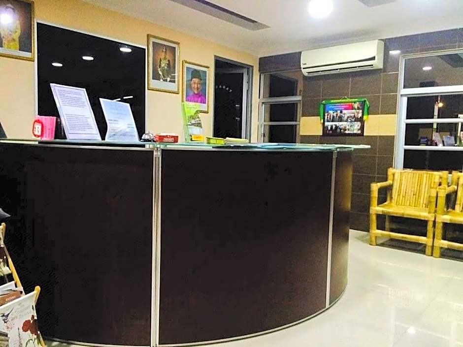 Penarak Bamboo Beach Motel
