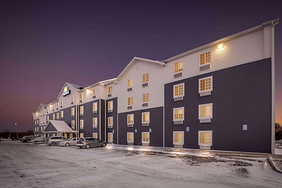 Days Inn & Suites by Wyndham Rochester South