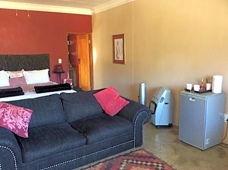 Deluxe King or Twin Suite with Mountain view