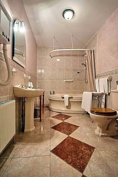 Cedar Lodge Hotel & Restaurant