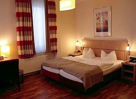 Double Room (1 Adult)