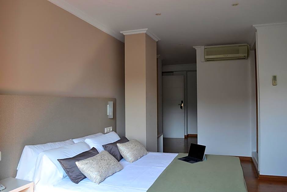 Duerming Villa De Sarria Hotel