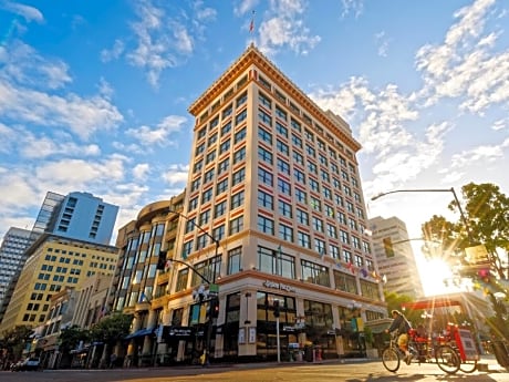 Gaslamp Plaza Suites