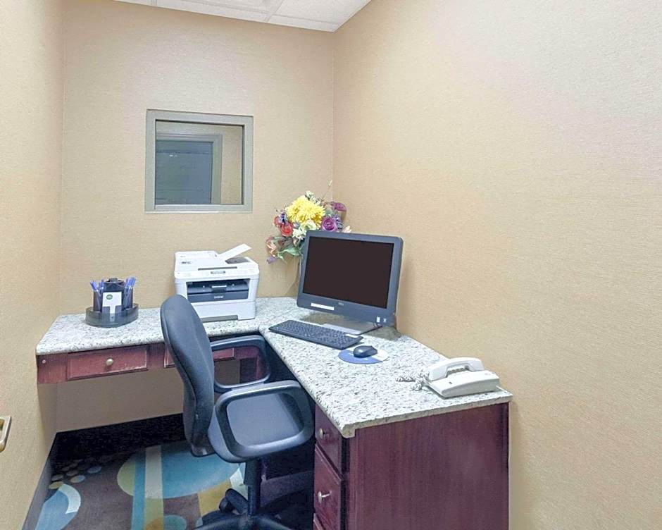 Comfort Inn & Suites Fayetteville-University Area