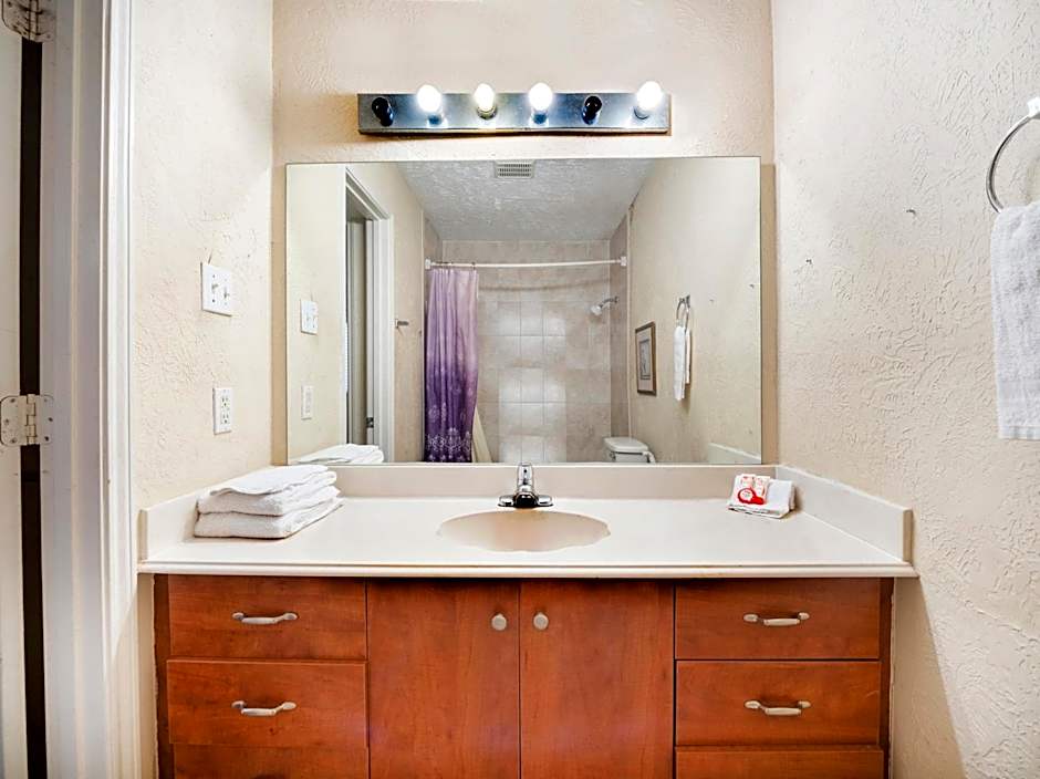 OYO Hotel & Apartments Houston Galleria