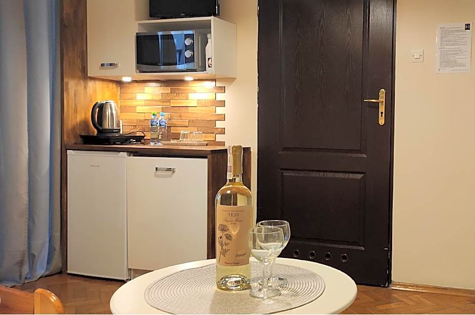 Hostel Helvetia - Private Rooms in City Center