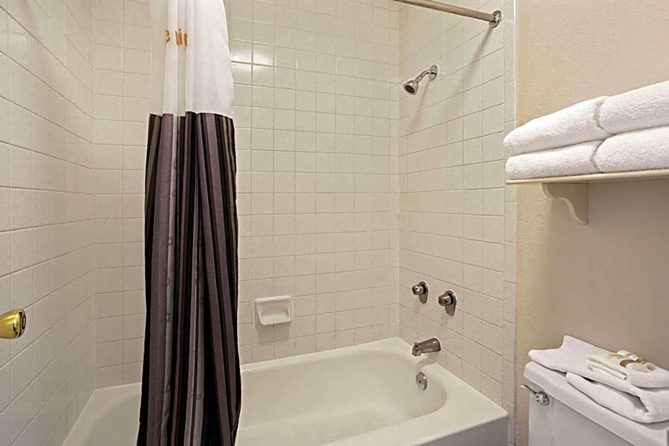 La Quinta Inn & Suites by Wyndham Denver  Golden