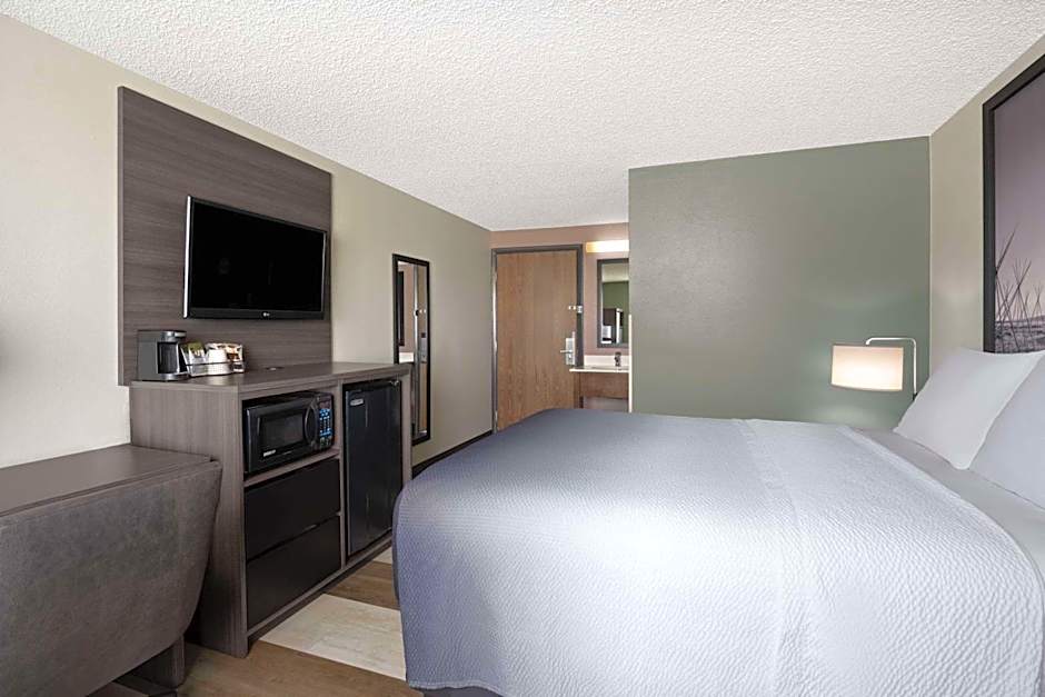 Super 8 by Wyndham Conrad