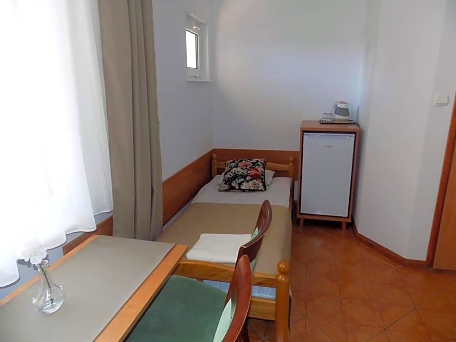 Pokoje Gościnne u MARCINA- sala zabaw, basen, melex, rowery, grill, mini dmuchaniec