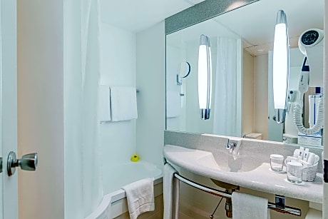1 Double Bed Comfort Room