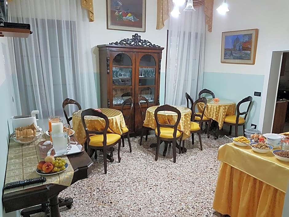 Friendly Venice Suites
