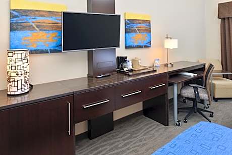 Standard King Room with Roll-In Shower - Mobility Access
