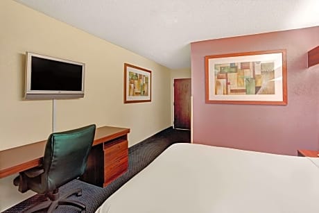 Queen Room - Non-Smoking