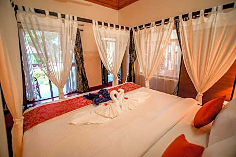 Superior Double Room with Pool View