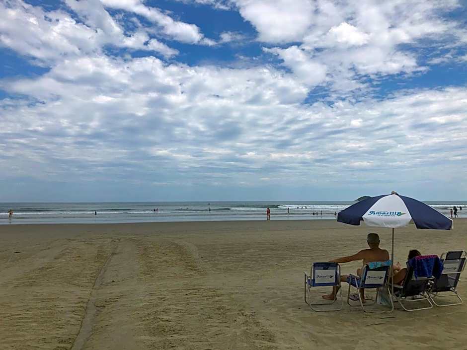 Fabuloso flat 243 Amarílis 2 piscinas climatizadas, carregador veiculo elétrico Riviera de São Lourenço, Bertioga Apartamento Duplex inteiro, cozinha equipada completa, serviço de praia, limpeza e trocas diária de toalhas, wi-fi 500mb