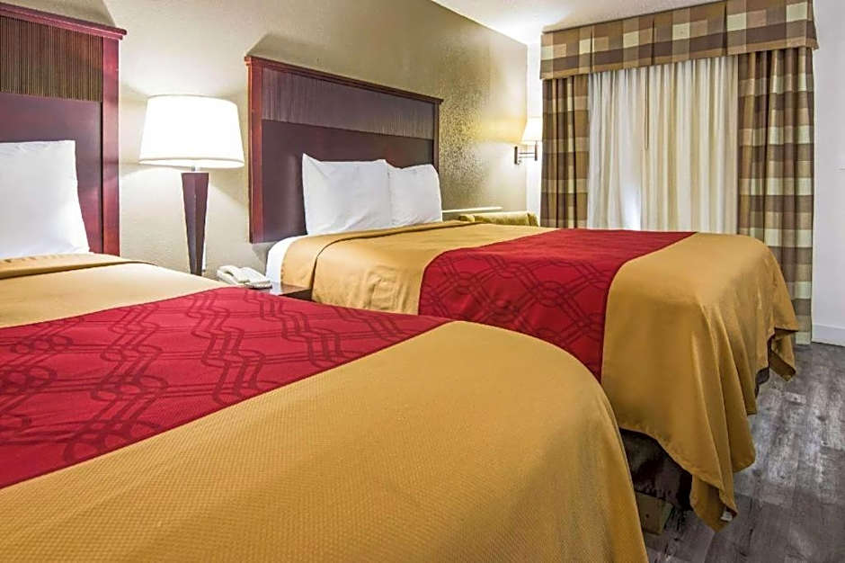 Econo Lodge Inn & Suites Macon North