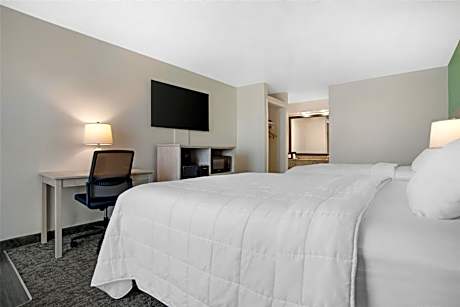 Queen Room with Two Queen Beds with Water View