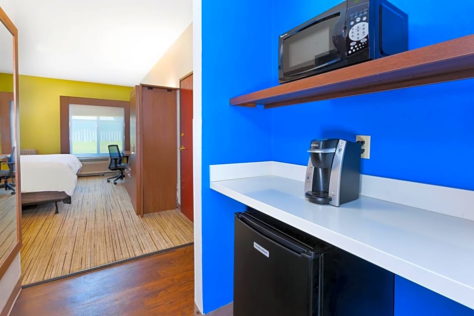 Holiday Inn Express and Suites Three Rivers By IHG