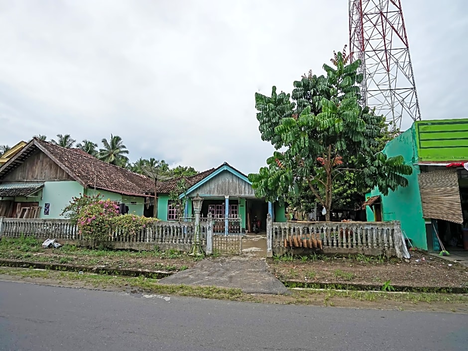 Hotel O Arfan HouseNearDanau Ranau