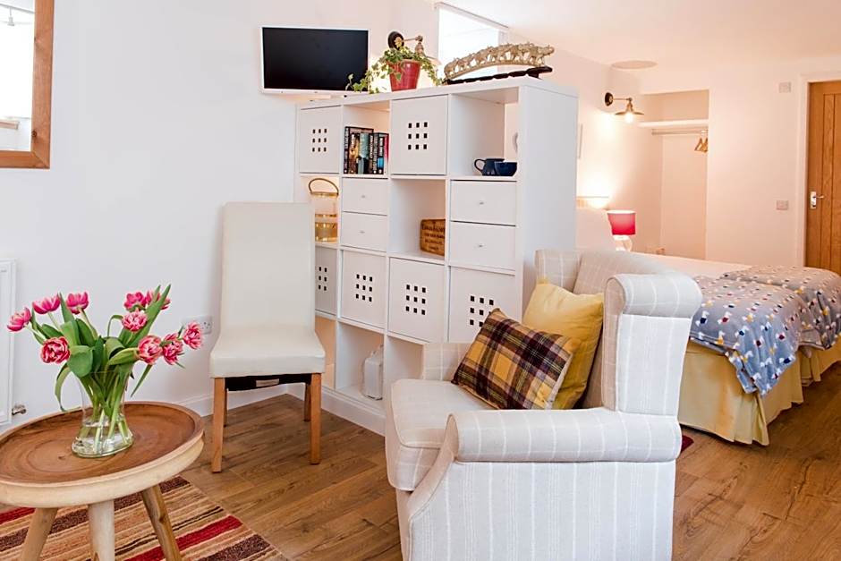 The Merryburn - Rooms and Courtyard Studios