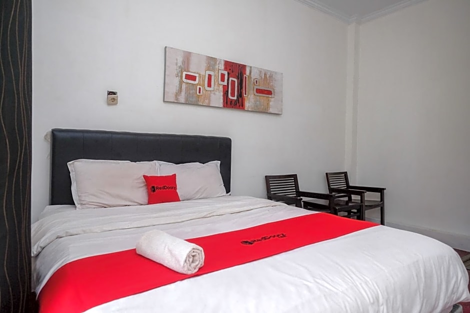 RedDoorz at Paris Ocean