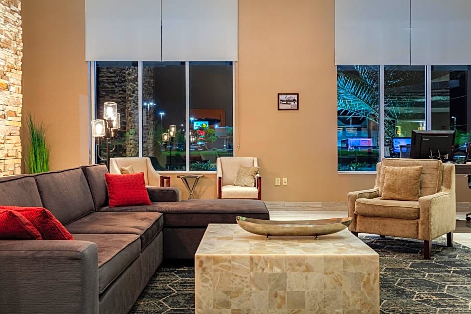 DoubleTree by Hilton Hotel Savannah Airport