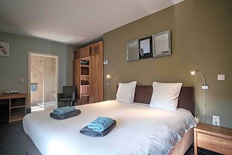 Family Room (2 Adults)